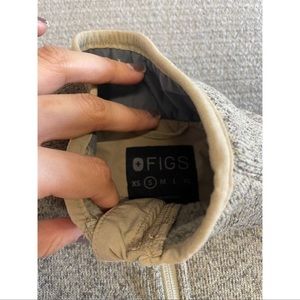 Figs On Shift Sweater Womens Small Beige Scrubs Warm Cozy Casual